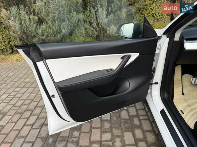 Белый Тесла Model Y, объемом двигателя 0 л и пробегом 129 тыс. км за 27400 $, фото 28 на Automoto.ua
