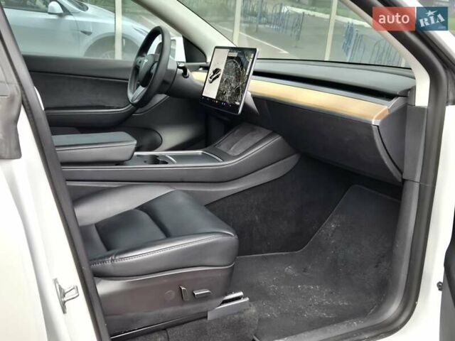 Белый Тесла Model Y, объемом двигателя 0 л и пробегом 70 тыс. км за 31500 $, фото 9 на Automoto.ua