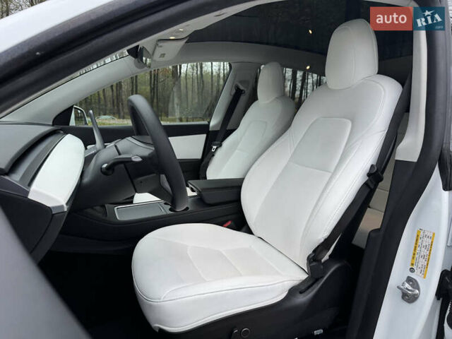 Білий Тесла Model Y, об'ємом двигуна 0 л та пробігом 115 тис. км за 25800 $, фото 25 на Automoto.ua