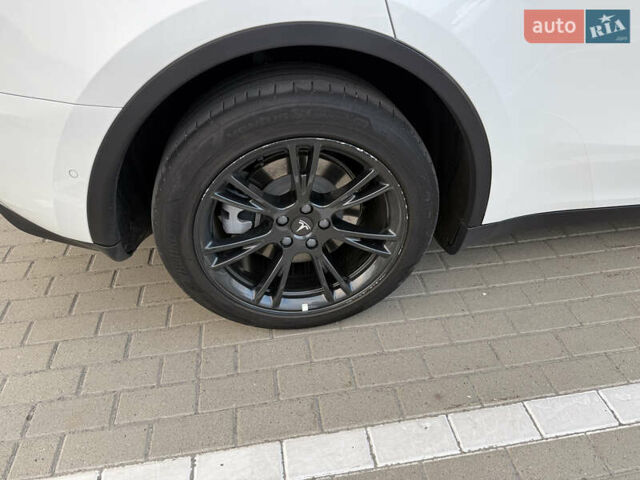 Белый Тесла Model Y, объемом двигателя 0 л и пробегом 81 тыс. км за 25900 $, фото 42 на Automoto.ua