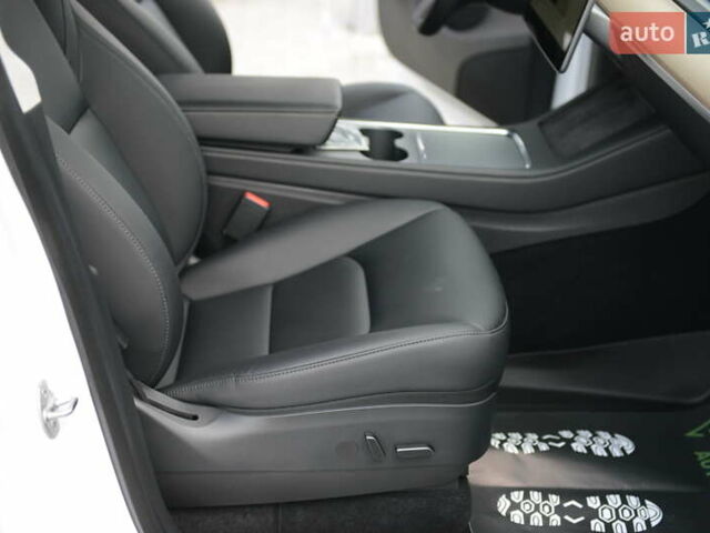 Тесла Model Y 2022 у Мукачеве на Automoto.ua Білий Тесла Model Y, об'ємом двигуна 0 л та пробігом 17 тис. км за 46500 $, фото 34 на Automoto.ua