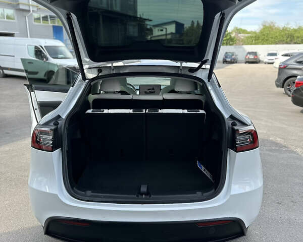 Белый Тесла Model Y, объемом двигателя 0 л и пробегом 44 тыс. км за 25900 $, фото 6 на Automoto.ua
