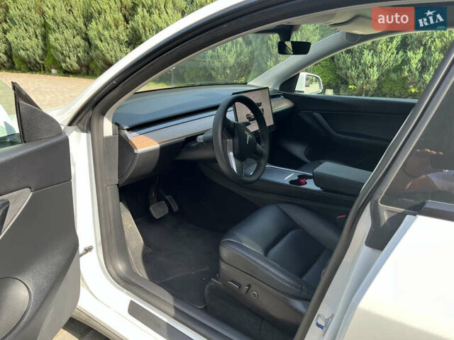 Белый Тесла Model Y, объемом двигателя 0 л и пробегом 26 тыс. км за 28300 $, фото 19 на Automoto.ua