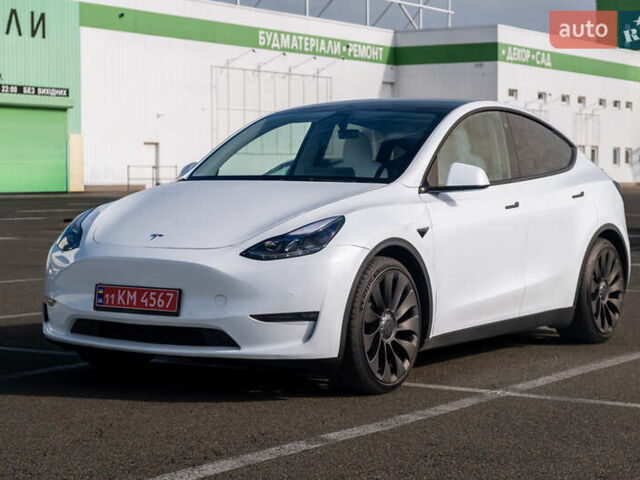 Белый Тесла Model Y, объемом двигателя 0 л и пробегом 51 тыс. км за 29500 $, фото 1 на Automoto.ua