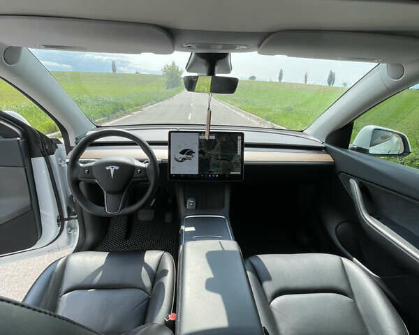 Белый Тесла Model Y, объемом двигателя 0 л и пробегом 76 тыс. км за 24900 $, фото 26 на Automoto.ua
