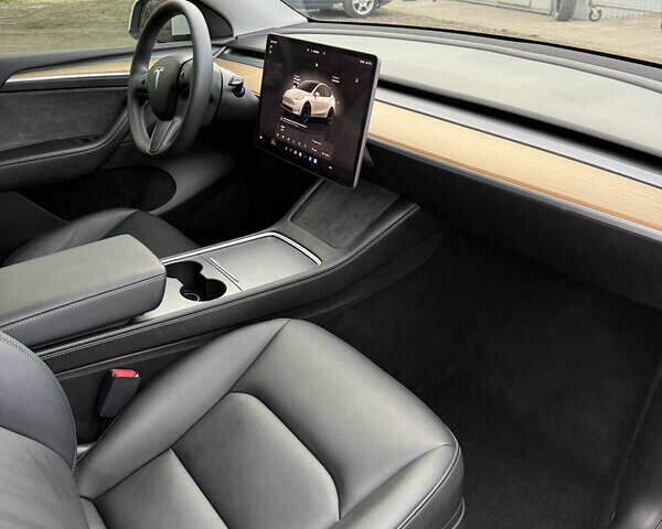 Белый Тесла Model Y, объемом двигателя 0 л и пробегом 16 тыс. км за 26500 $, фото 41 на Automoto.ua