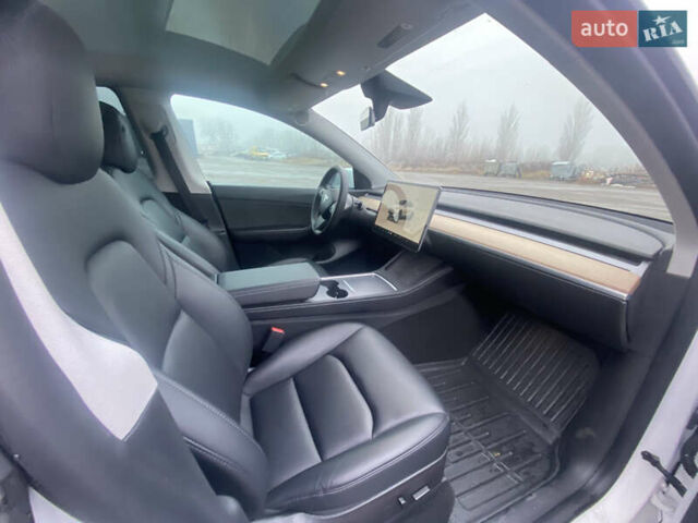 Белый Тесла Model Y, объемом двигателя 0 л и пробегом 58 тыс. км за 29500 $, фото 18 на Automoto.ua