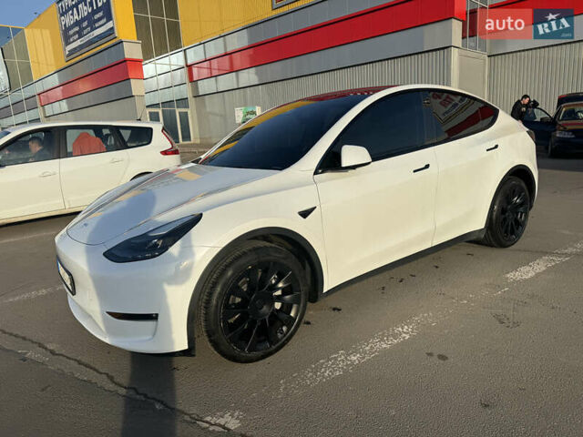 Белый Тесла Model Y, объемом двигателя 0 л и пробегом 48 тыс. км за 30500 $, фото 2 на Automoto.ua