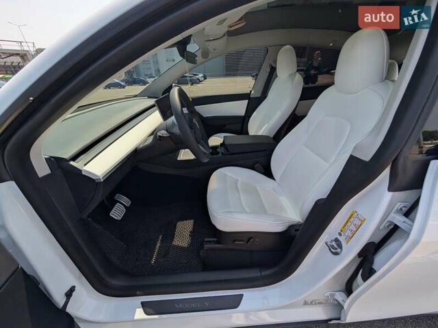 Белый Тесла Model Y, объемом двигателя 0 л и пробегом 39 тыс. км за 29500 $, фото 11 на Automoto.ua