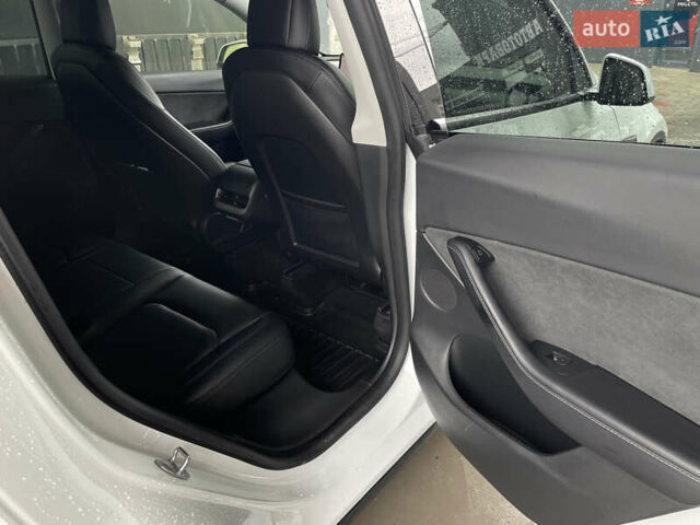 Белый Тесла Model Y, объемом двигателя 0 л и пробегом 48 тыс. км за 32000 $, фото 8 на Automoto.ua