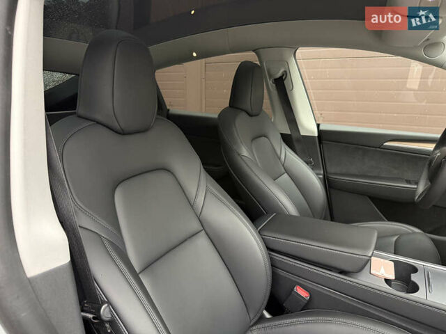 Белый Тесла Model Y, объемом двигателя 0 л и пробегом 53 тыс. км за 36700 $, фото 36 на Automoto.ua