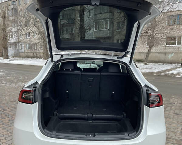 Белый Тесла Model Y, объемом двигателя 0 л и пробегом 56 тыс. км за 35000 $, фото 6 на Automoto.ua