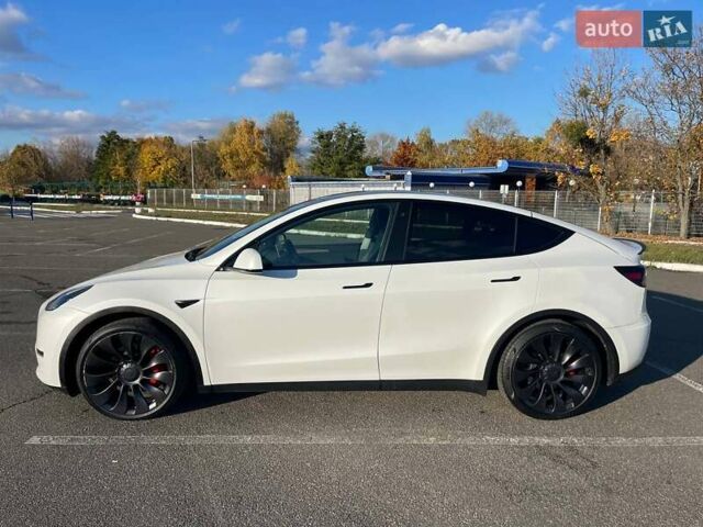 Белый Тесла Model Y, объемом двигателя 0 л и пробегом 39 тыс. км за 32500 $, фото 2 на Automoto.ua