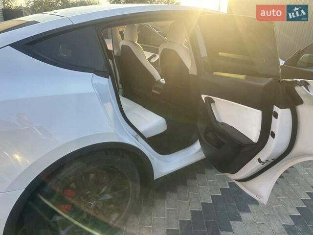 Тесла Model Y 2022 у Києві на Automoto.ua Білий Тесла Model Y, об'ємом двигуна 0 л та пробігом 25 тис. км за 35500 $, фото 34 на Automoto.ua