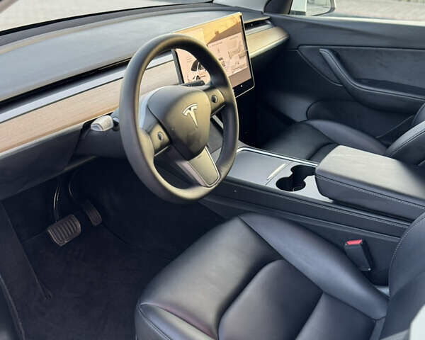 Белый Тесла Model Y, объемом двигателя 0 л и пробегом 94 тыс. км за 24500 $, фото 26 на Automoto.ua