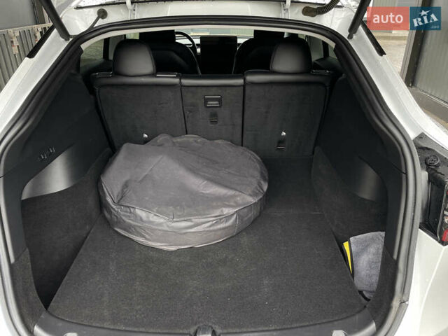 Белый Тесла Model Y, объемом двигателя 0 л и пробегом 48 тыс. км за 32000 $, фото 11 на Automoto.ua