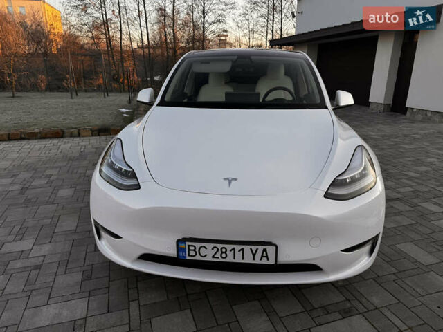 Белый Тесла Model Y, объемом двигателя 0 л и пробегом 51 тыс. км за 28500 $, фото 2 на Automoto.ua