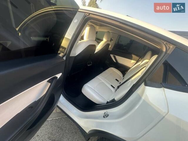 Тесла Model Y 2022 у Києві на Automoto.ua Білий Тесла Model Y, об'ємом двигуна 0 л та пробігом 25 тис. км за 35500 $, фото 18 на Automoto.ua