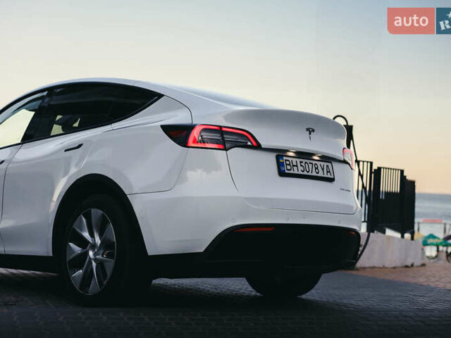 Белый Тесла Model Y, объемом двигателя 0 л и пробегом 45 тыс. км за 28900 $, фото 12 на Automoto.ua