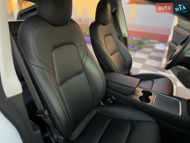 Белый Тесла Model Y, объемом двигателя 0 л и пробегом 59 тыс. км за 28950 $, фото 39 на Automoto.ua