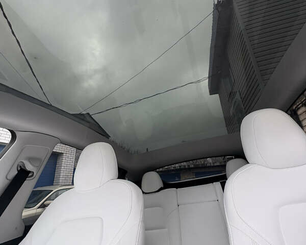 Білий Тесла Model Y, об'ємом двигуна 0 л та пробігом 65 тис. км за 29500 $, фото 18 на Automoto.ua