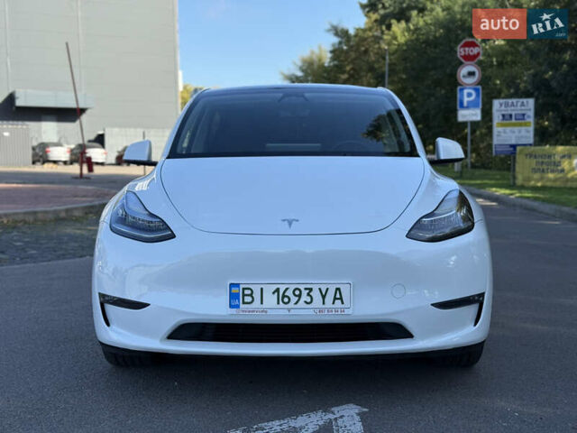 Белый Тесла Model Y, объемом двигателя 0 л и пробегом 12 тыс. км за 26500 $, фото 2 на Automoto.ua