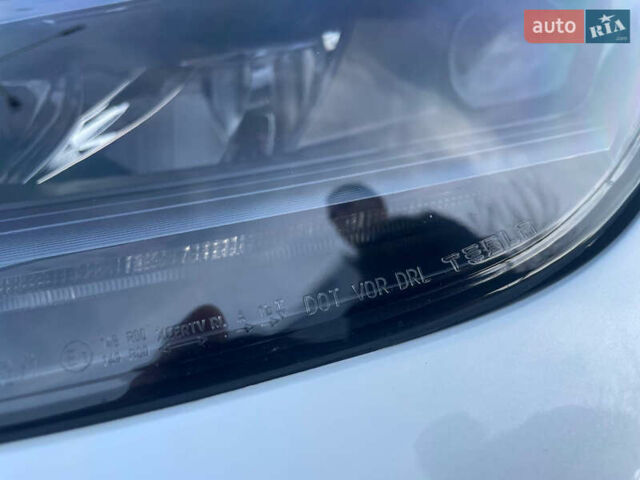 Білий Тесла Model Y, об'ємом двигуна 0 л та пробігом 60 тис. км за 24900 $, фото 37 на Automoto.ua