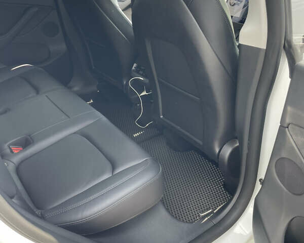 Белый Тесла Model Y, объемом двигателя 0 л и пробегом 76 тыс. км за 24900 $, фото 30 на Automoto.ua