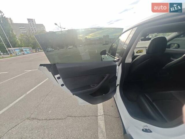 Белый Тесла Model Y, объемом двигателя 0 л и пробегом 38 тыс. км за 28000 $, фото 30 на Automoto.ua