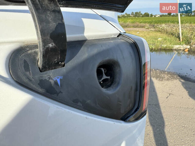 Белый Тесла Model Y, объемом двигателя 0 л и пробегом 51 тыс. км за 31000 $, фото 34 на Automoto.ua