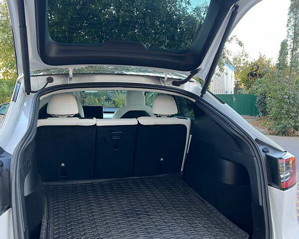 Белый Тесла Model Y, объемом двигателя 0 л и пробегом 28 тыс. км за 38000 $, фото 8 на Automoto.ua