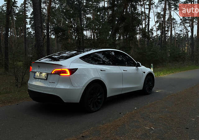 Белый Тесла Model Y, объемом двигателя 0 л и пробегом 119 тыс. км за 29000 $, фото 5 на Automoto.ua