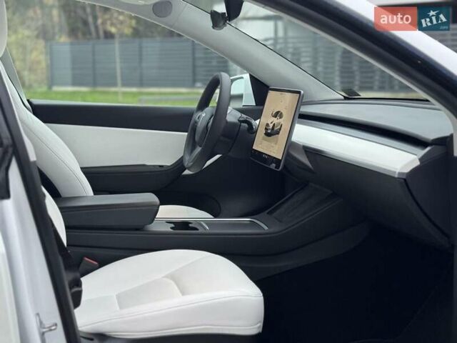 Білий Тесла Model Y, об'ємом двигуна 0 л та пробігом 117 тис. км за 23500 $, фото 29 на Automoto.ua