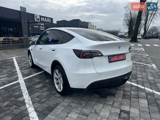 Білий Тесла Model Y, об'ємом двигуна 0 л та пробігом 100 тис. км за 23999 $, фото 5 на Automoto.ua
