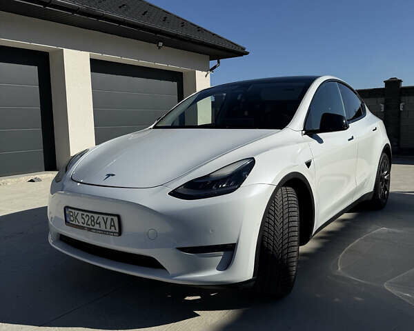 Тесла Model Y 2022 в Ровно на Automoto.ua Белый Тесла Model Y, объемом двигателя 0 л и пробегом 105 тыс. км за 27000 $, фото 20 на Automoto.ua
