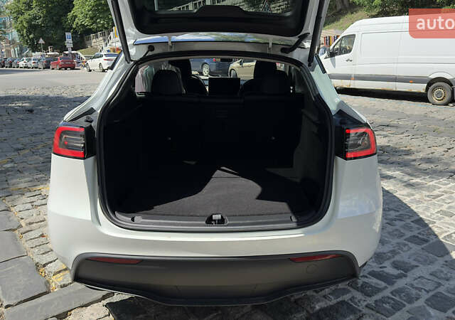 Белый Тесла Model Y, объемом двигателя 0 л и пробегом 7 тыс. км за 35200 $, фото 8 на Automoto.ua