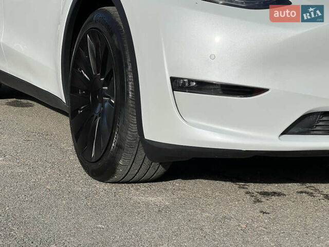 Білий Тесла Model Y, об'ємом двигуна 0 л та пробігом 12 тис. км за 24750 $, фото 8 на Automoto.ua