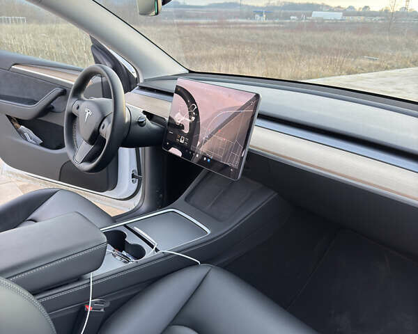 Белый Тесла Model Y, объемом двигателя 0 л и пробегом 82 тыс. км за 35000 $, фото 7 на Automoto.ua