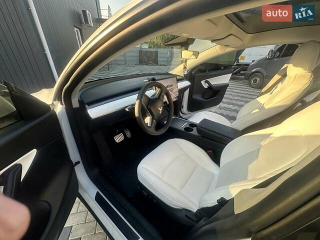 Тесла Model Y 2022 у Києві на Automoto.ua Білий Тесла Model Y, об'ємом двигуна 0 л та пробігом 25 тис. км за 35500 $, фото 20 на Automoto.ua