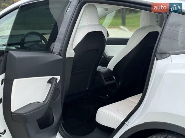 Білий Тесла Model Y, об'ємом двигуна 0 л та пробігом 117 тис. км за 23500 $, фото 33 на Automoto.ua
