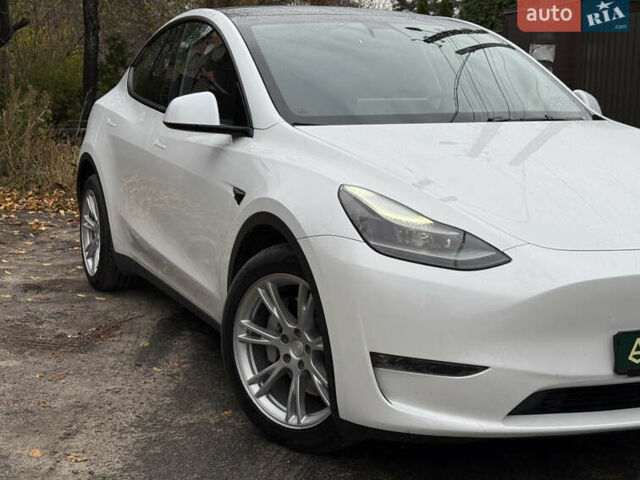 Белый Тесла Model Y, объемом двигателя 0 л и пробегом 53 тыс. км за 36700 $, фото 2 на Automoto.ua