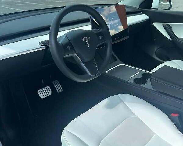Білий Тесла Model Y, об'ємом двигуна 0 л та пробігом 39 тис. км за 21000 $, фото 2 на Automoto.ua
