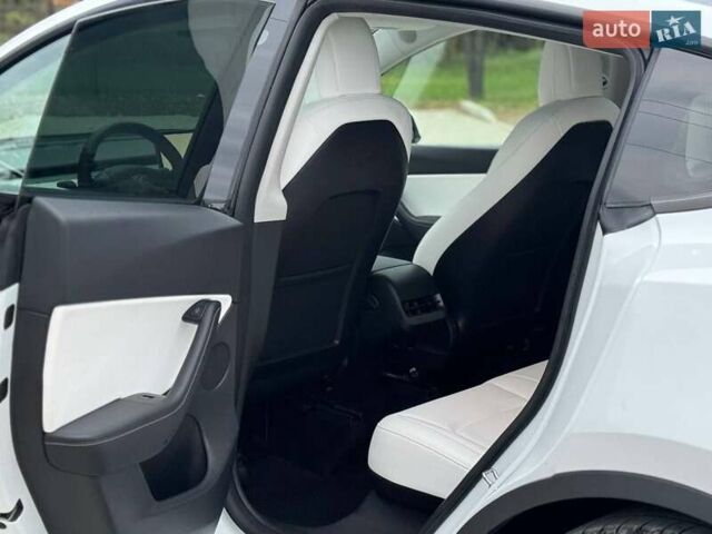 Білий Тесла Model Y, об'ємом двигуна 0 л та пробігом 117 тис. км за 23500 $, фото 32 на Automoto.ua