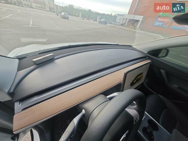 Белый Тесла Model Y, объемом двигателя 0 л и пробегом 38 тыс. км за 28000 $, фото 33 на Automoto.ua