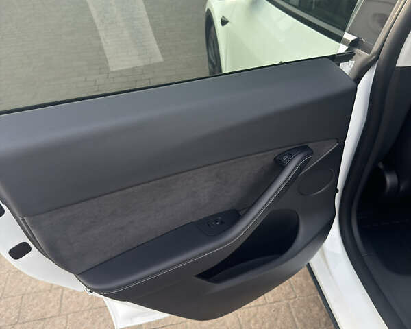 Белый Тесла Model Y, объемом двигателя 0 л и пробегом 86 тыс. км за 24500 $, фото 14 на Automoto.ua