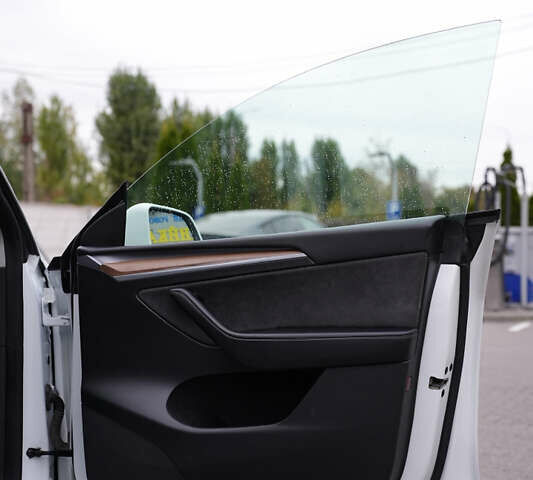 Білий Тесла Model Y, об'ємом двигуна 0 л та пробігом 53 тис. км за 27500 $, фото 18 на Automoto.ua