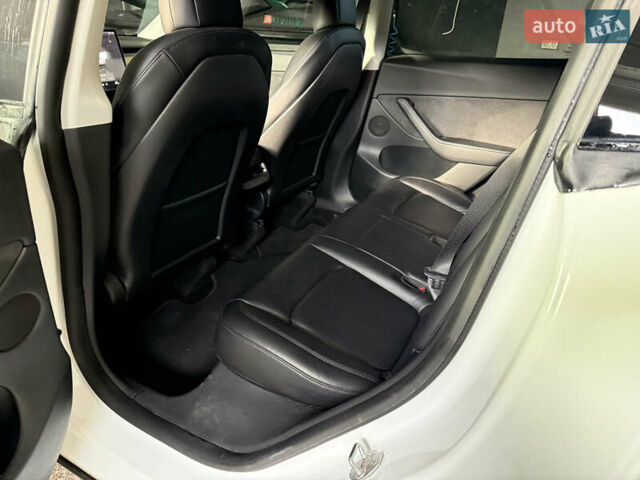 Белый Тесла Model Y, объемом двигателя 0 л и пробегом 50 тыс. км за 39900 $, фото 10 на Automoto.ua