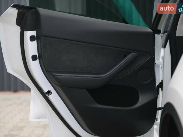 Тесла Model Y 2022 у Мукачеве на Automoto.ua Білий Тесла Model Y, об'ємом двигуна 0 л та пробігом 17 тис. км за 46500 $, фото 25 на Automoto.ua