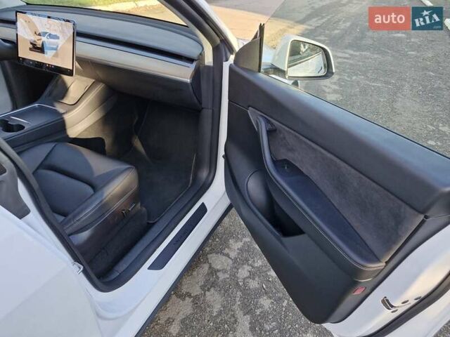 Білий Тесла Model Y, об'ємом двигуна 0 л та пробігом 97 тис. км за 24000 $, фото 21 на Automoto.ua