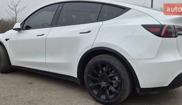 Белый Тесла Model Y, объемом двигателя 0 л и пробегом 27 тыс. км за 29000 $, фото 27 на Automoto.ua